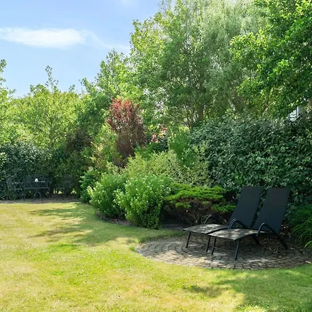 Dom wakacyjny In With Enclosed Garden Callantsoog